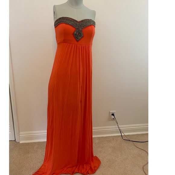 Dresses & Skirts - Gorgeous Strapless Dress Size M/L